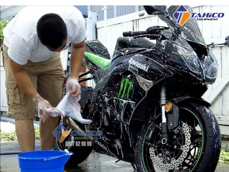 Hướng dẫn cách rửa xe máy tại nhà