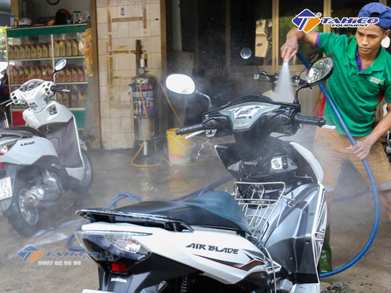 Chia sẻ kinh nghiệm rửa xe máy chuyên nghiệp