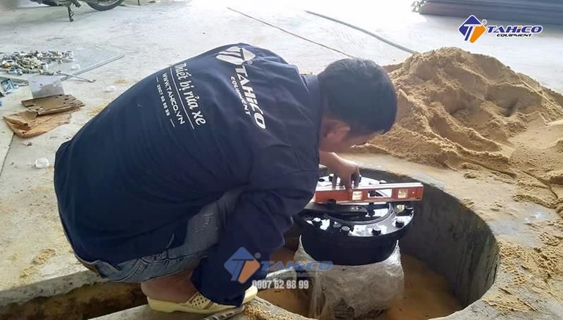 Lắp đặt ty nâng cho cầu nâng 1 trụ rửa xe ô tô Ấn Độ