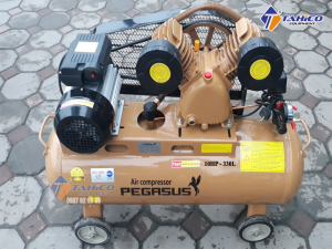 Máy nén khí dây đai Pegasus 10HP 2 cấp dùng điện 3 pha TM-V-1.05/12.5-330L được thiết kế để đảm bảo an toàn trong quá trình sử dụng, hạn chế được những vụ nổ nguy hiểm