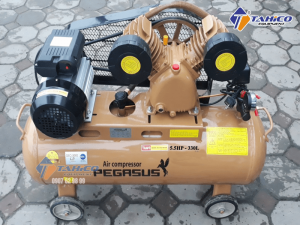 Máy nén khí dây đai Pegasus 5.5HP dùng điện 3 pha TM-V-0.6/8-330L có độ ồn thấp, ít hư hỏng và hoạt động bền, ổn định, ít xảy ra sự cố nên máy được ứng dụng rộng rãi trong nhiều lĩnh vực