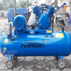Máy nén khí dây đai Pegasus 7.5HP 2 cấp dùng điện 3 pha TM-W-0.67/12.5-330L được trang bị thêm 4 bánh xe và tay cầm 2 bên, giúp người dùng dễ dàng di chuyển máy dễ dàng hơn.
