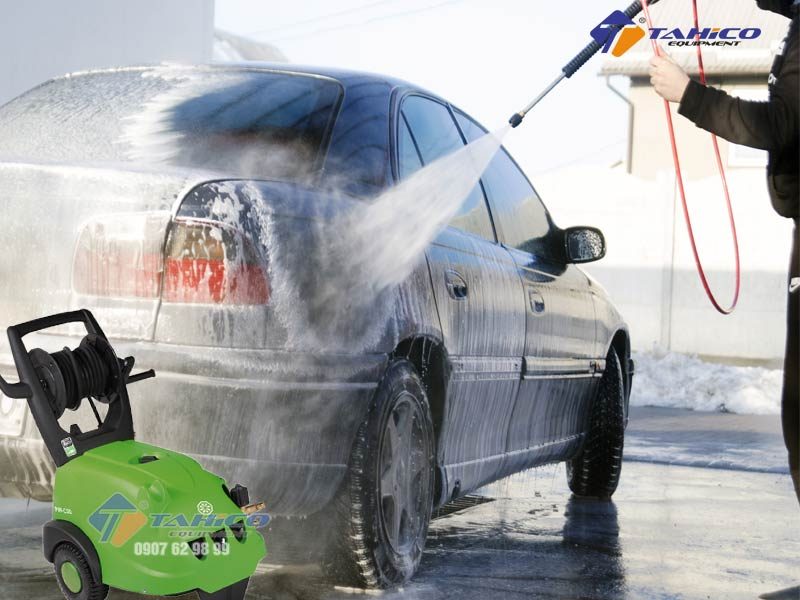 Máy rửa xe cao áp IPC PW-C50 không chiếm nhiều diện tích cất giữ và tạo sự thuận tiện cho người dùng trong việc vệ sinh bảo dưỡng xe. 