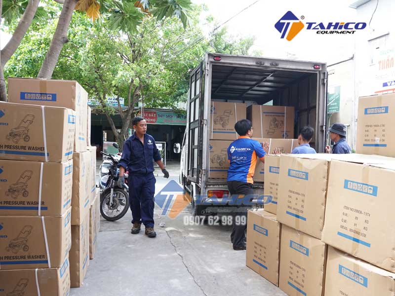 Chuyển các máy rửa xe KOKORO đến các chi nhánh của công ty Tahico