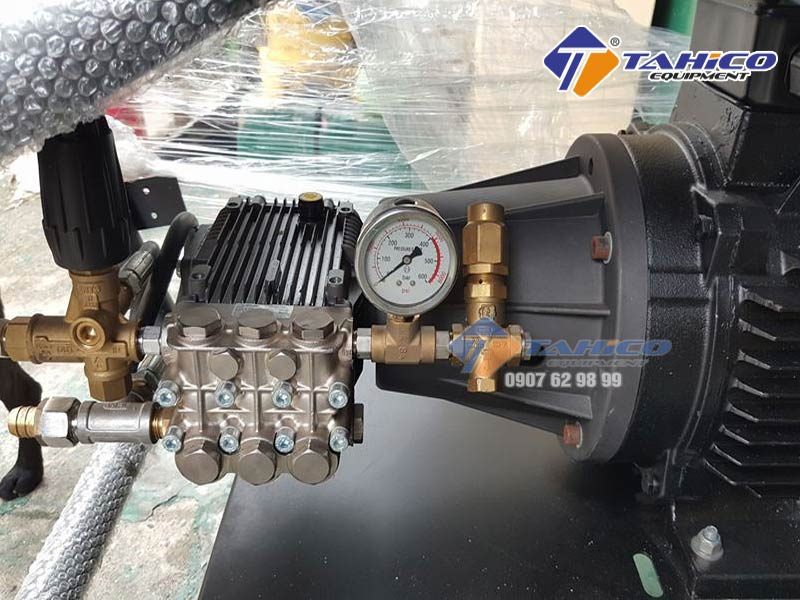 Máy rửa xe cao áp Lutian QK3021C (11kw) máy chạy khỏe và bền