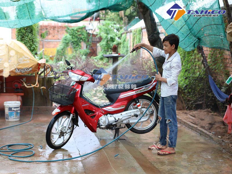 Phù hợp rửa xe máy, ô tô trong gia đình hoặc tiệm rửa xe.