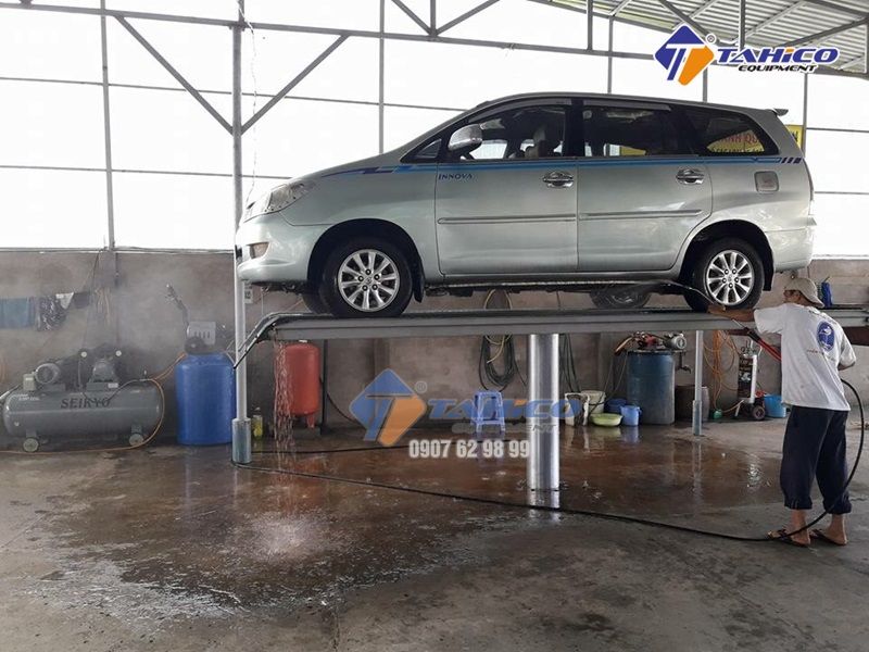 Vận hành cầu nâng 1 trụ rửa xe ô tô Việt Nam lắp nổi