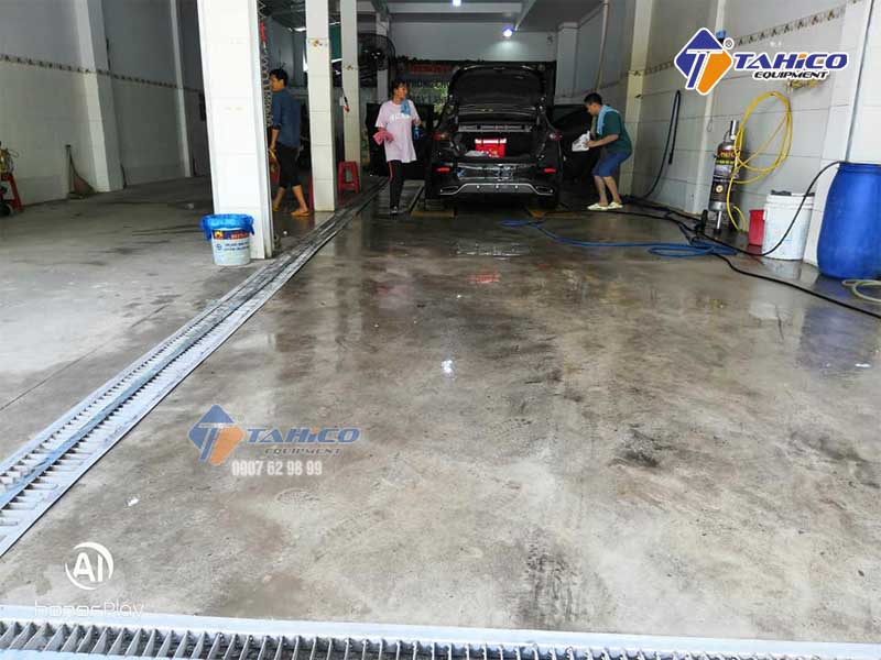 Tiệm được trang bị bình phun bọt tuyết