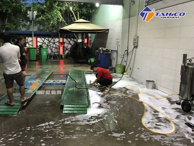 Lắp đặt cầu nâng 1 trụ lắp nổi