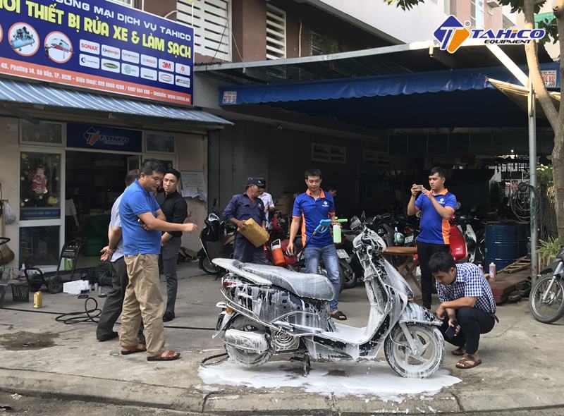 Test trực tiếp hiệu quả của dung dịch không chạm Ventek cho khách