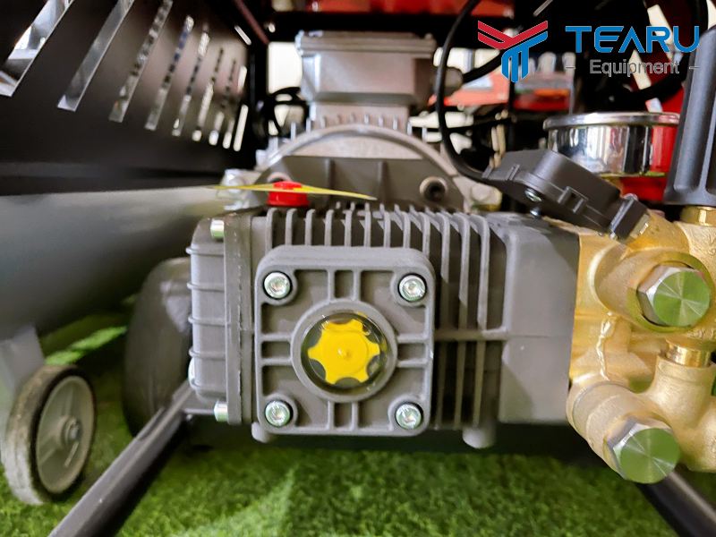 Việc thay dầu máy rửa xe đảm bảo động cơ hoạt động ổn định