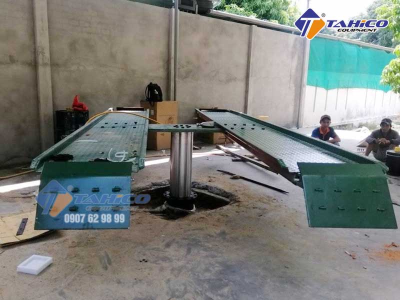 Công ty Tearu lắp cầu nâng 1 trụ rửa xe cho khách hàng