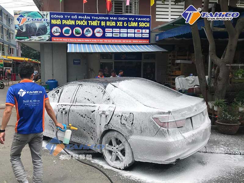 Sử dụng rửa xe ô tô nhanh chóng