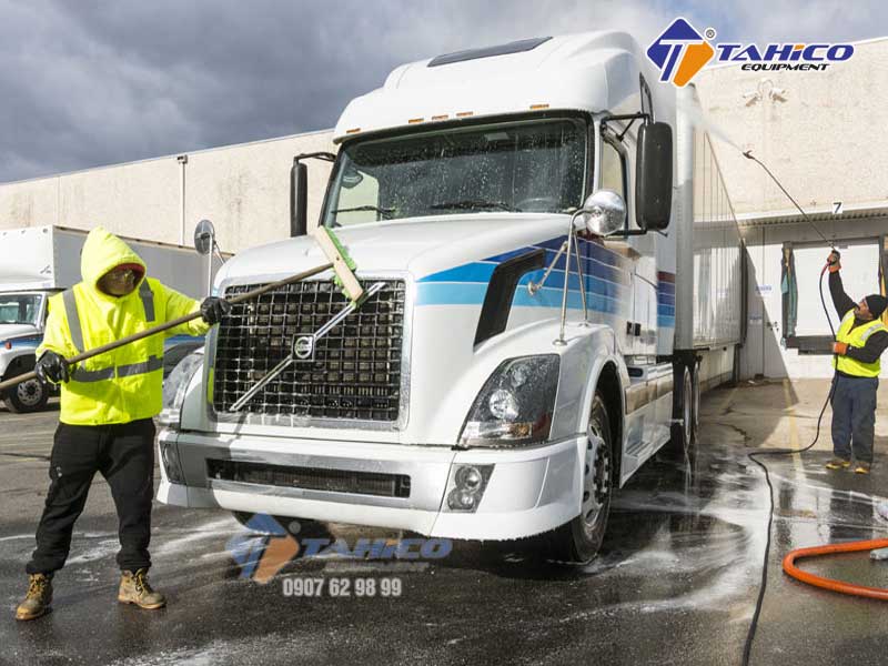 Rửa xe container