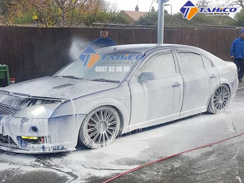 Rửa xe bọt tuyết giúp rửa xe nhanh chóng hơn
