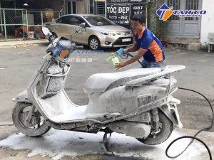 Rửa xe bọt tuyết xe máy