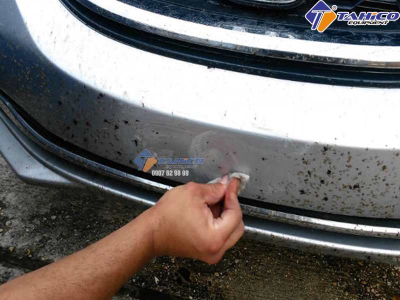 Cách tẩy nhựa đường dính trên xe ô tô đúng cách - Tearu