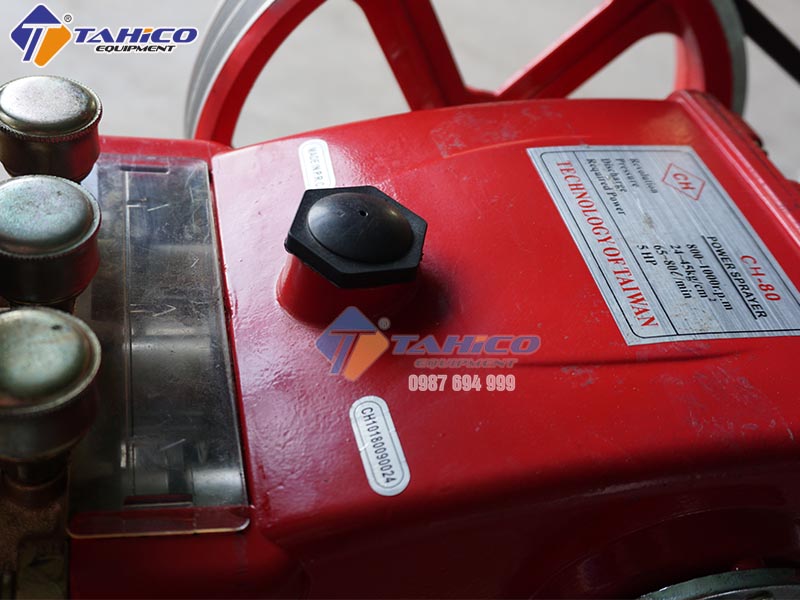 dau-bom-5-hp-cua-may-rua-xe-day-dai-1