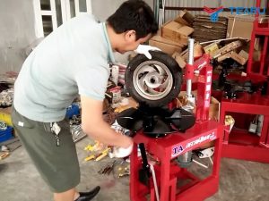 Các lỗi thường gặp và cách sửa chữa máy ra vào lốp