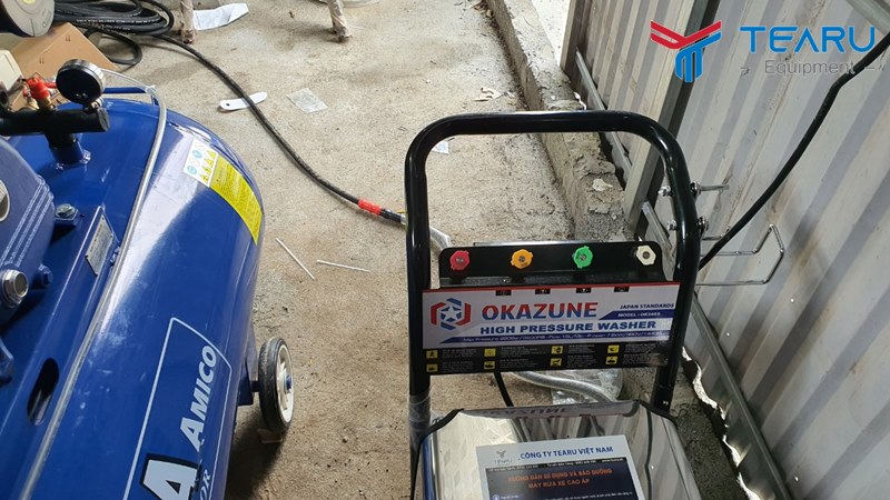 Máy rửa xe ô tô cao áp hiệu Okazune