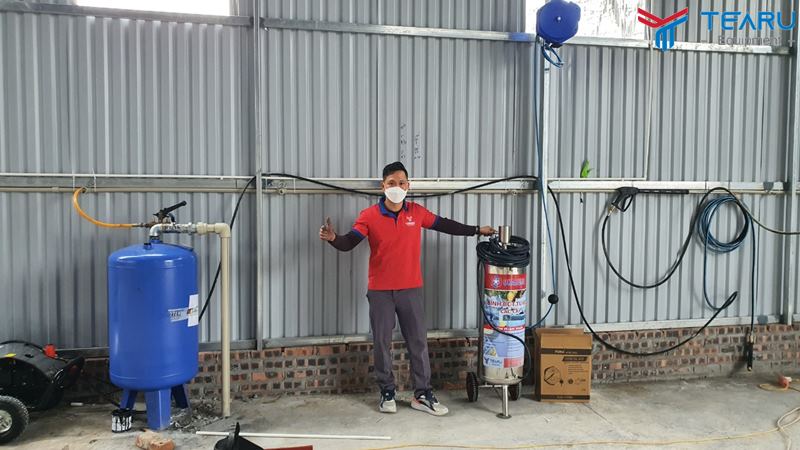 Mở tiệm rửa xe máy không chạm cần những thiết bị gì? 5 Muốn pha hoặc phun dung dịch đều và mịn cần chuẩn bị bình bọt tuyết