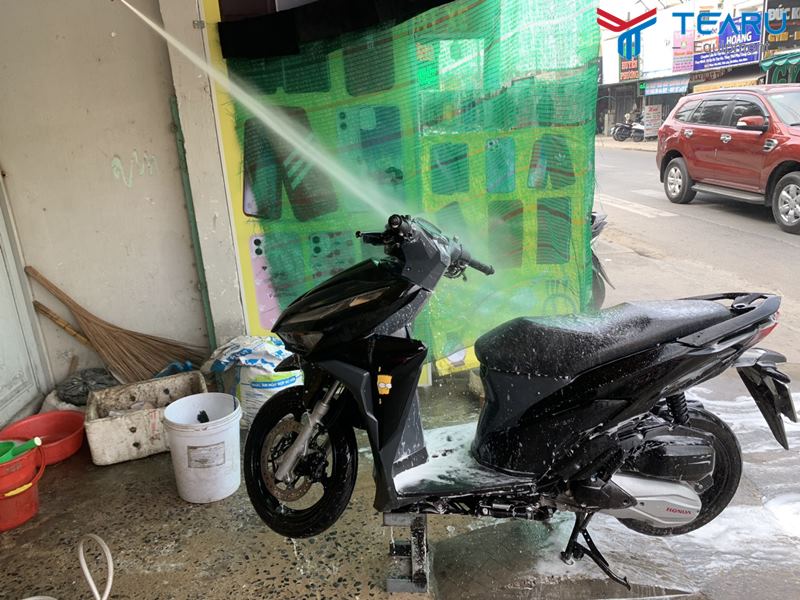 Giải đáp nhanh: Rửa xe máy không chạm có tốt không? 3 Chi phí đầu tư rửa xe không chạm cao hơn rửa xe truyền thống