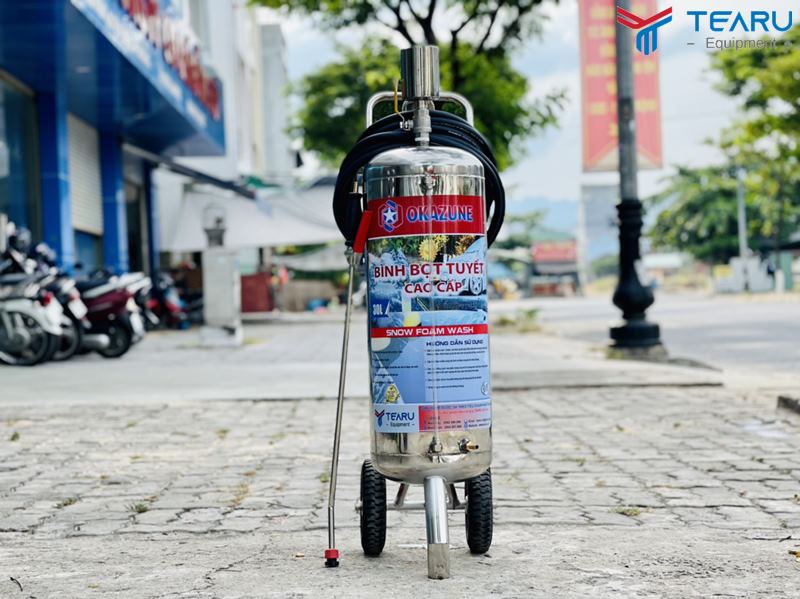 Giải đáp nhanh: Rửa xe máy không chạm có tốt không? 6 Bình bọt tuyết giúp quá trình pha dung dịch theo tỉ lệ chuẩn xác và phun xịt đều