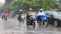 Cách phanh xe máy khi trời mưa đường trơn đảm bảo an toàn