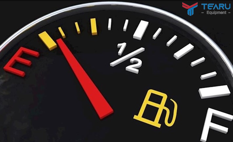 Khi đồng hồ báo cạn xăng, ô tô có thể đi được bao nhiêu km nữa?