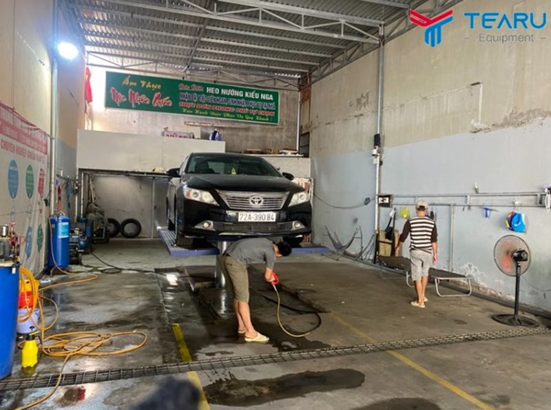 Việc rửa xe dễ dàng hơn nếu sử dụng kích nâng ô tô