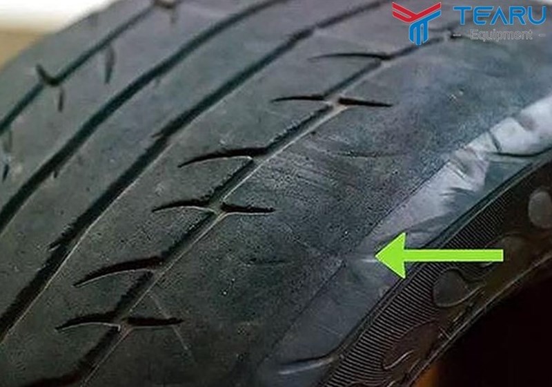 Khi lốp xe bị dính nhựa đường có sao không