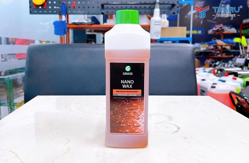 Cấu tạo của các lớp sơn ô tô như thế nào? 6 Dưỡng bóng bằng dung dịch chuyên dụng