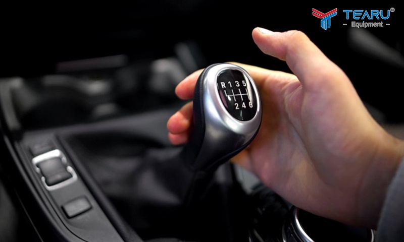 Sử dụng hộp số sàn 