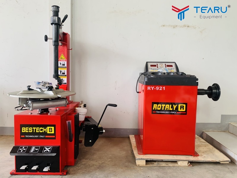 Máy ra vào lốp Hà Nội công ty nào bán chất lượng? 3 Tham khảo một số loại máy ra vào lốp chuyên dụng
