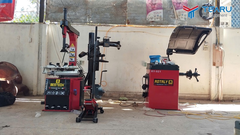 Máy ra vào lốp Hà Nội công ty nào bán chất lượng? 2 Công ty Tearu Việt Nam chuyên cung cấp máy ra vào lốp chính hãng