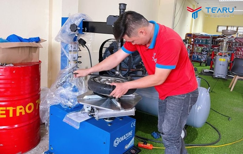 Máy ra vào lốp Hà Nội công ty nào bán chất lượng? 1 Những lợi ý khi sử dụng máy ra vào lốp