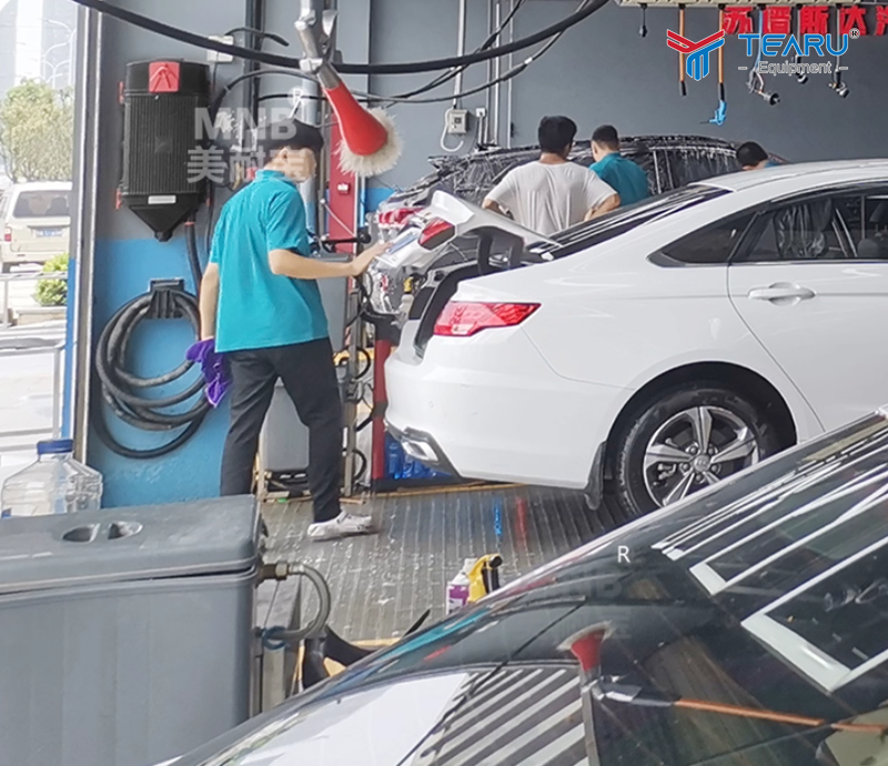 Tuỳ vào nhu cầu sử dụng bạn có thể chọn máy hút bụi treo tường 