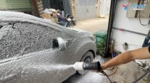 Máy phun bọt tuyết tự động là thiết bị rửa xe thông minh được lập trình sẵn để tự động tạo và phun lớp bọt tuyết