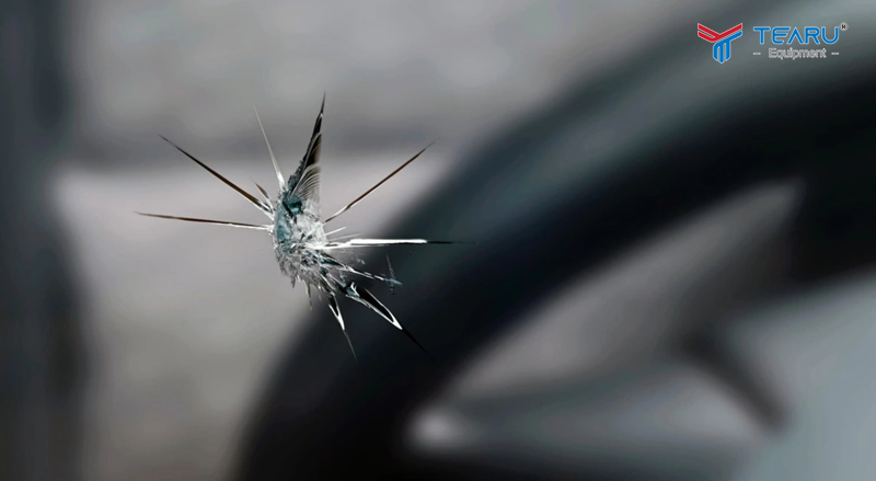 Vết nứt trên kính lái: Khi nào hàn, khi nào thay?