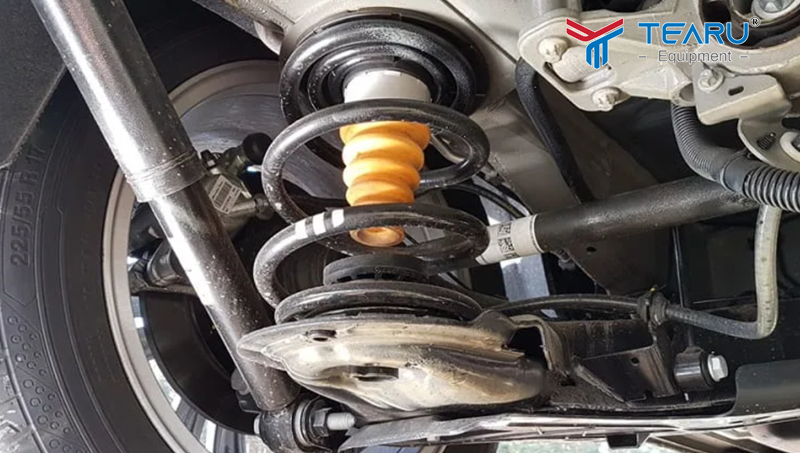 Vì sao giảm xóc bên phải ô tô thường hư hỏng sớm hơn? 4 Có nhiều cách để bảo dưỡng xe tránh giảm xóc
