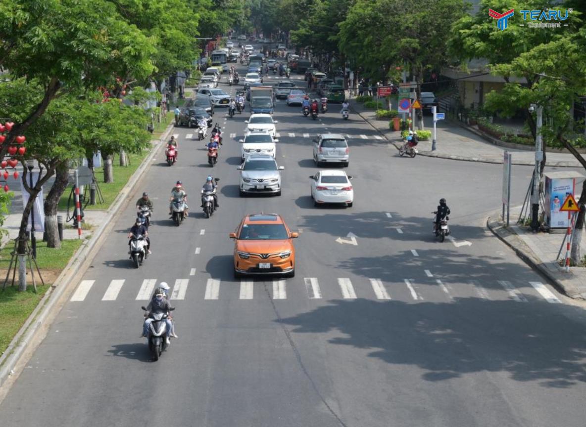 Việt Nam đang khuyến khích người dân chuyển sang xe điện và hybrid