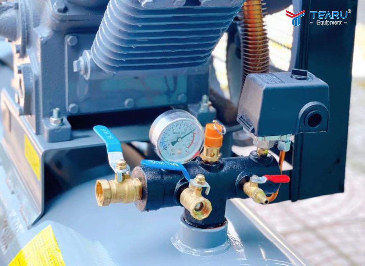 Nguyên Nhân Máy Nén Khí Có Nước Trong Bình Và Cách Xử Lý 3 Sử dụng đồng hồ đo áp suất và nhiệt độ