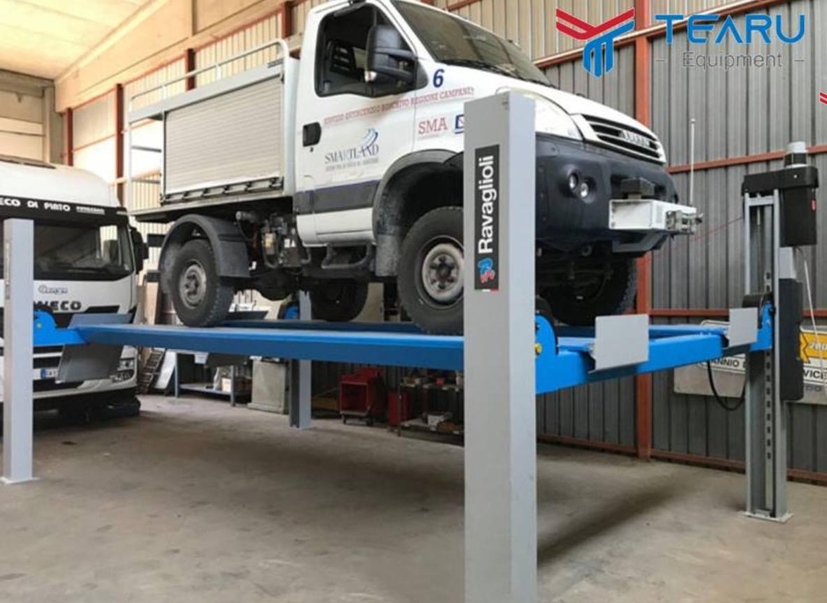 Cầu nâng 4 trụ có giá thành cao hơn và Chiếm nhiều diện tích.