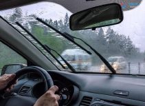 Nguyên Nhân Gạt Nước Ô Tô Gây Xước Kính Và Cách Khắc Phục