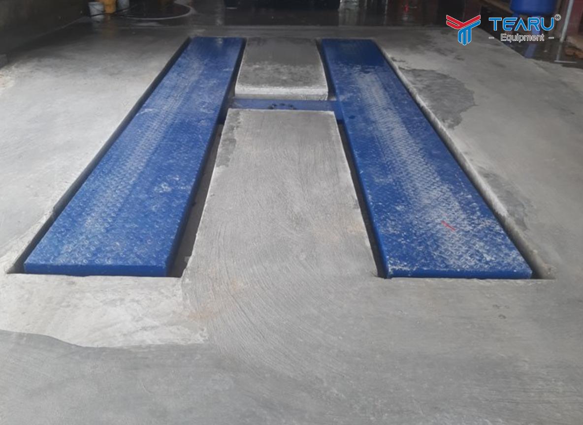 Cầu nâng ẩn sàn là loại cầu nâng được lắp âm dưới sàn, giúp tối ưu không gian và thẩm mỹ cho gara.
