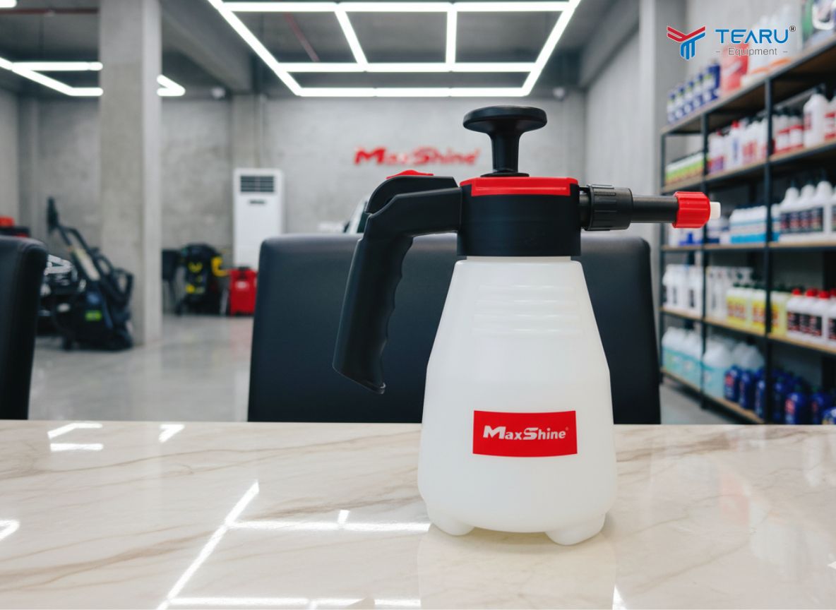 Phân Biệt Bình Xịt Bọt Tuyết Cầm Tay và Loại Gắn Máy Rửa Xe: Chọn Loại Nào Tối Ưu? 2 Bình Xịt Bọt Tuyết Cầm Tay (Bơm Tay)