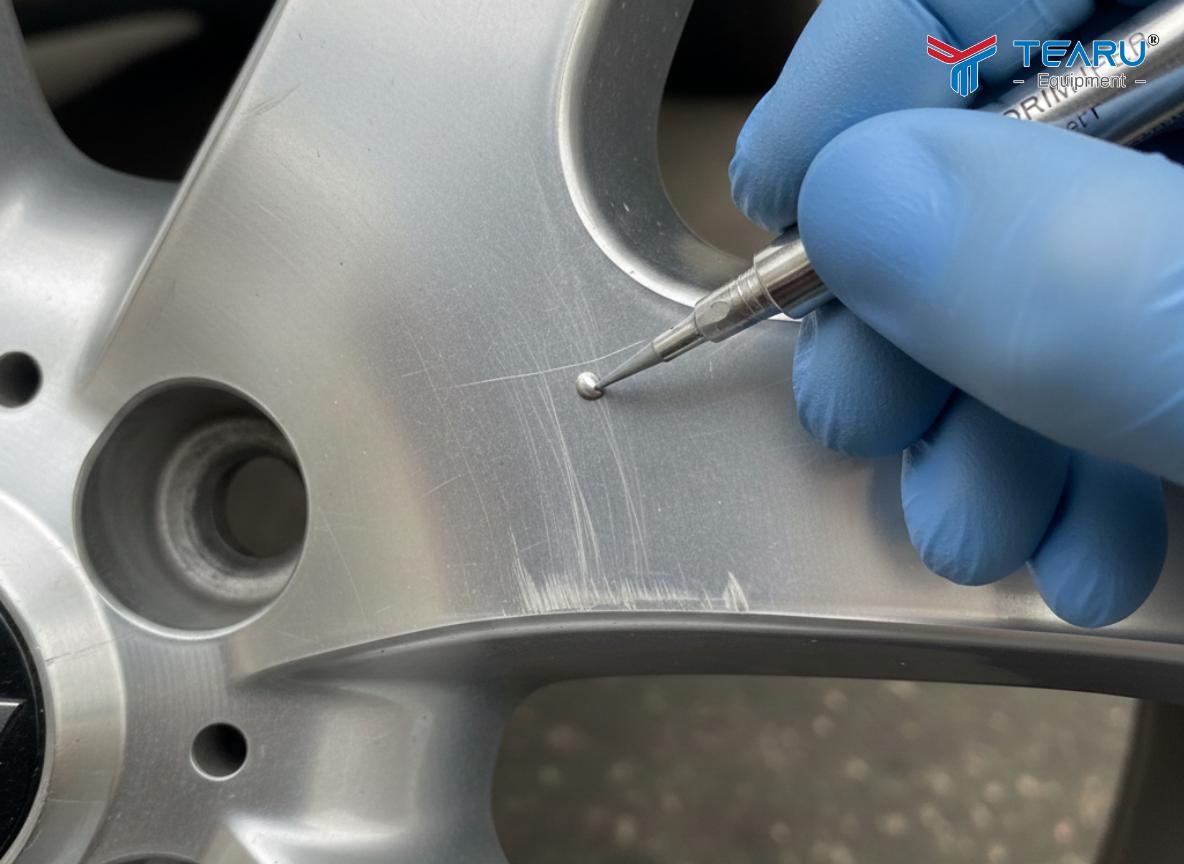 Sử dụng bút chấm màu sơn cho vết xước nhỏ, tiện lợi dễ làm nhưng dễ lệch màu