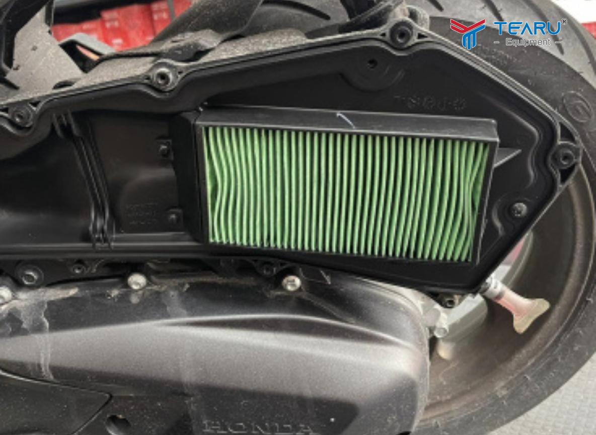 Khi Nào Cần Thay Lọc Gió Xe Tay Ga? Dấu Hiệu & Cách Nhận Biết 3 Lưu ý: Không nên giặt lọc gió bằng nước nếu là lọc gió giấy.