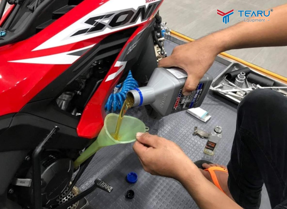 Đầu tư máy hút nhớt giúp tăng độ chuyên nghiệp và tăng doanh thu dịch vụ cho tiệm rửa xe.