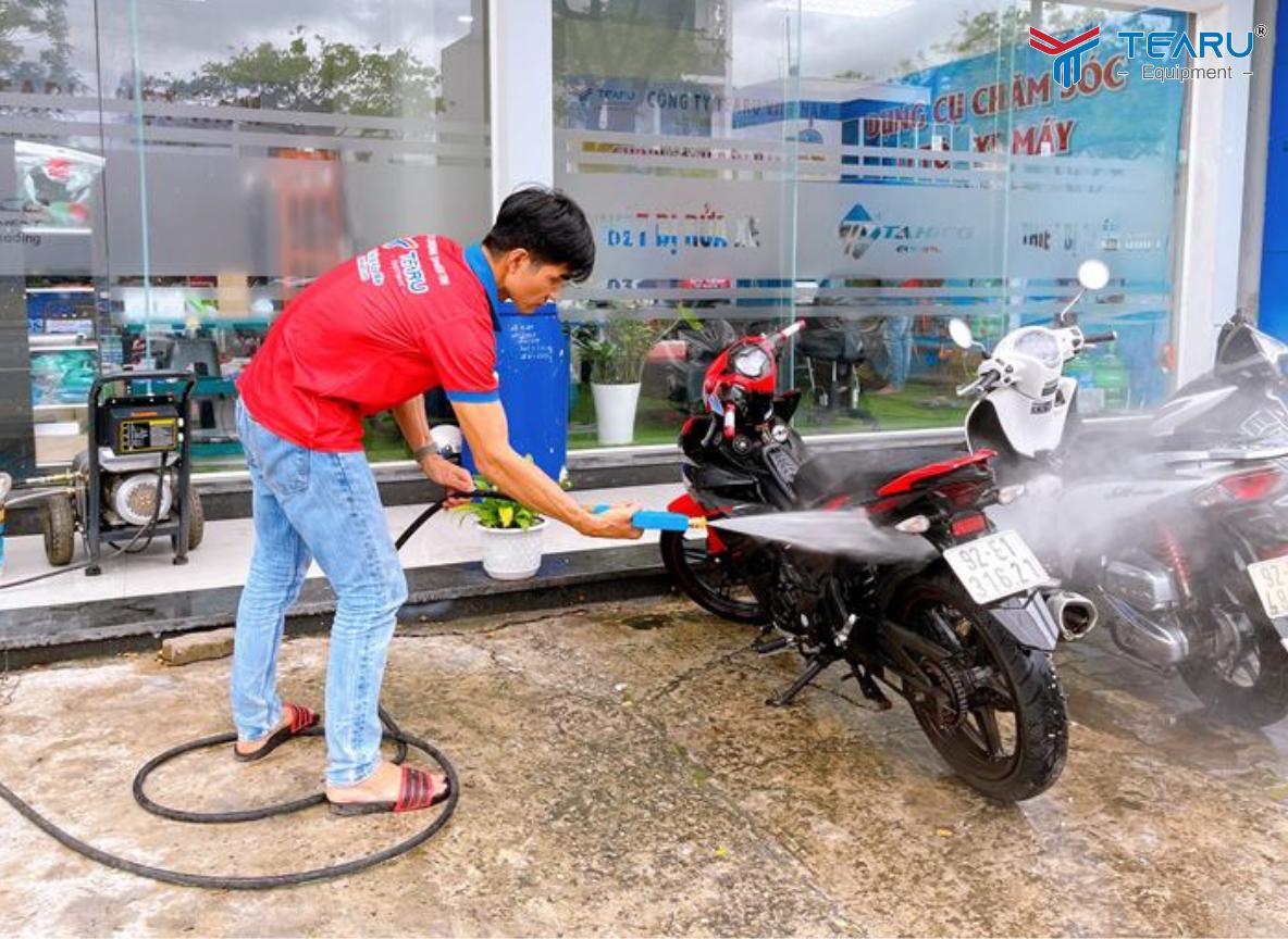 Nước rửa xe không chạm có giá thành cao hơn các loại dung dịch có chạm